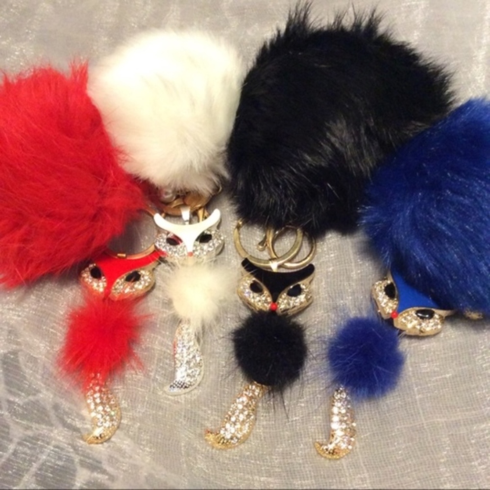 🍒FOX KEYCHAIN BLING FUR BALL CAT DIAMOND BETSEY - Picture 6 of 7